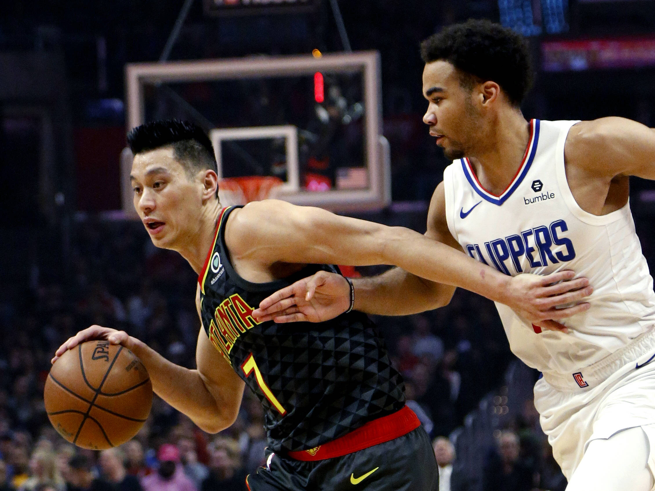 快船主场击败老鹰，主场保持不败