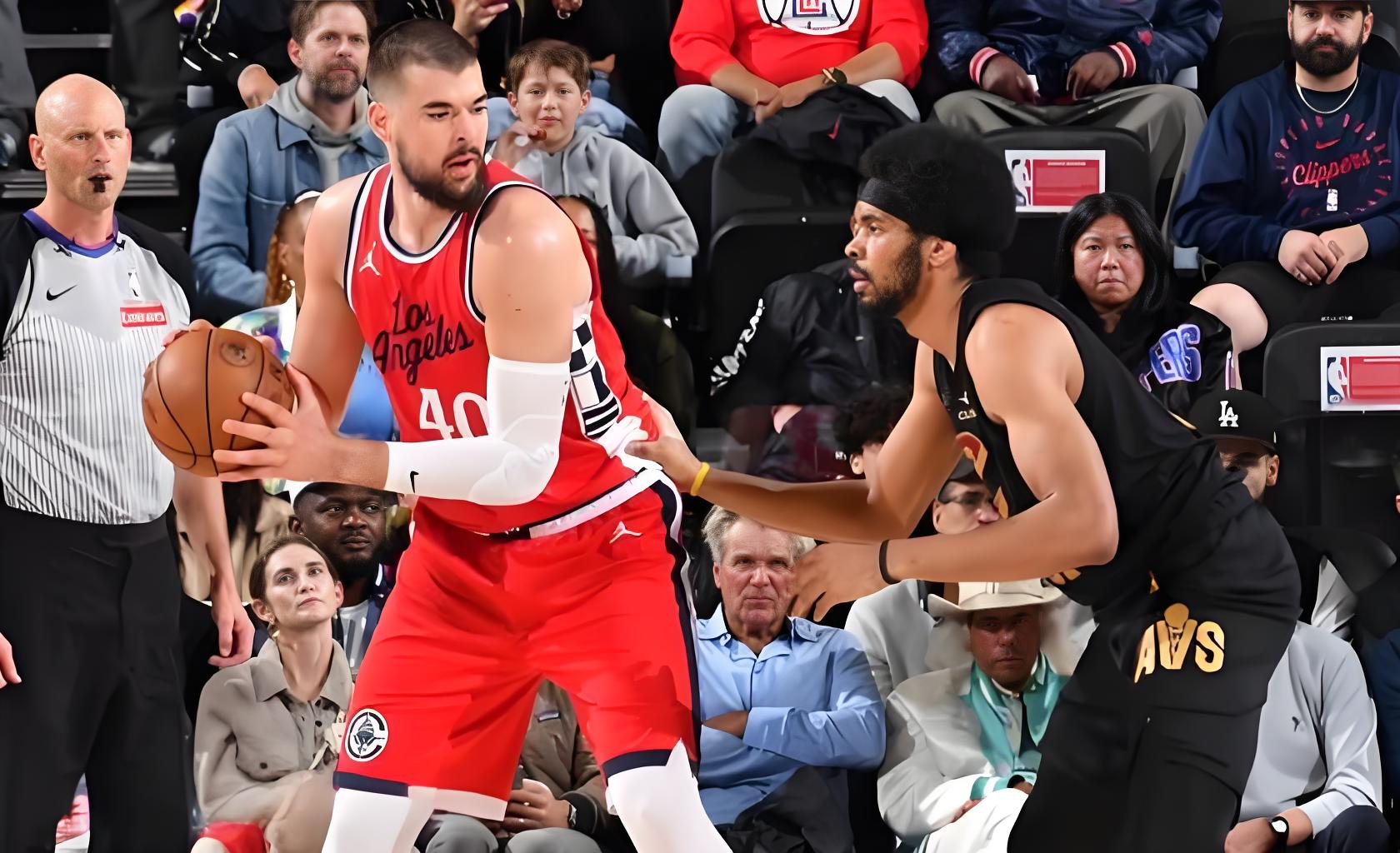 猛龙击败灯泡人,莱昂纳德砍下30分 猛龙击败灯泡人,莱昂纳德砍下30分