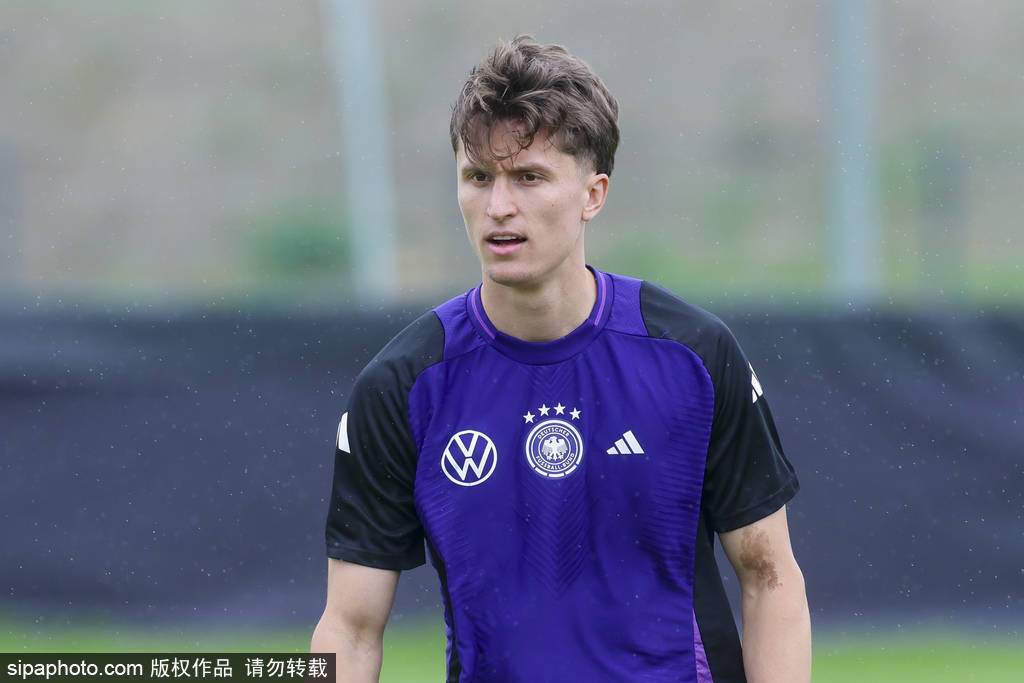 B体育体育培训-科隆主场绝平美因茨，艰难保持不败