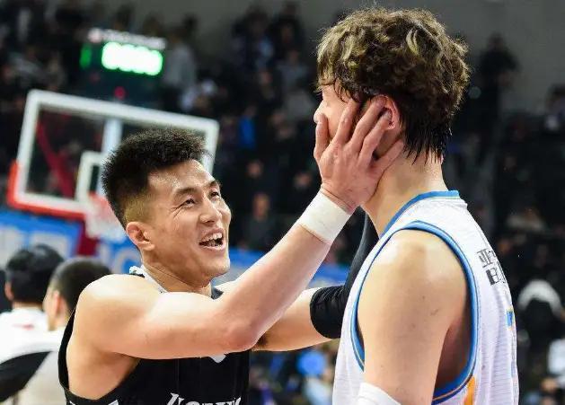 B体育体育链接-风云再起，强队对决比赛悬念迭起