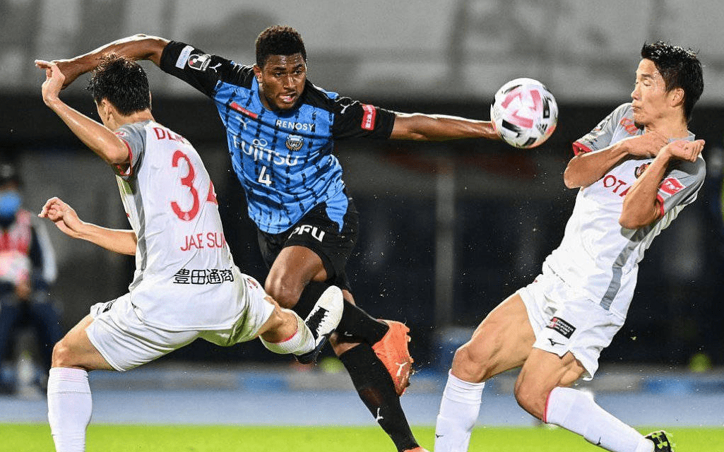 B体育体育app-包含坚守阵地：英格兰队面临中国队的防守反击的词条