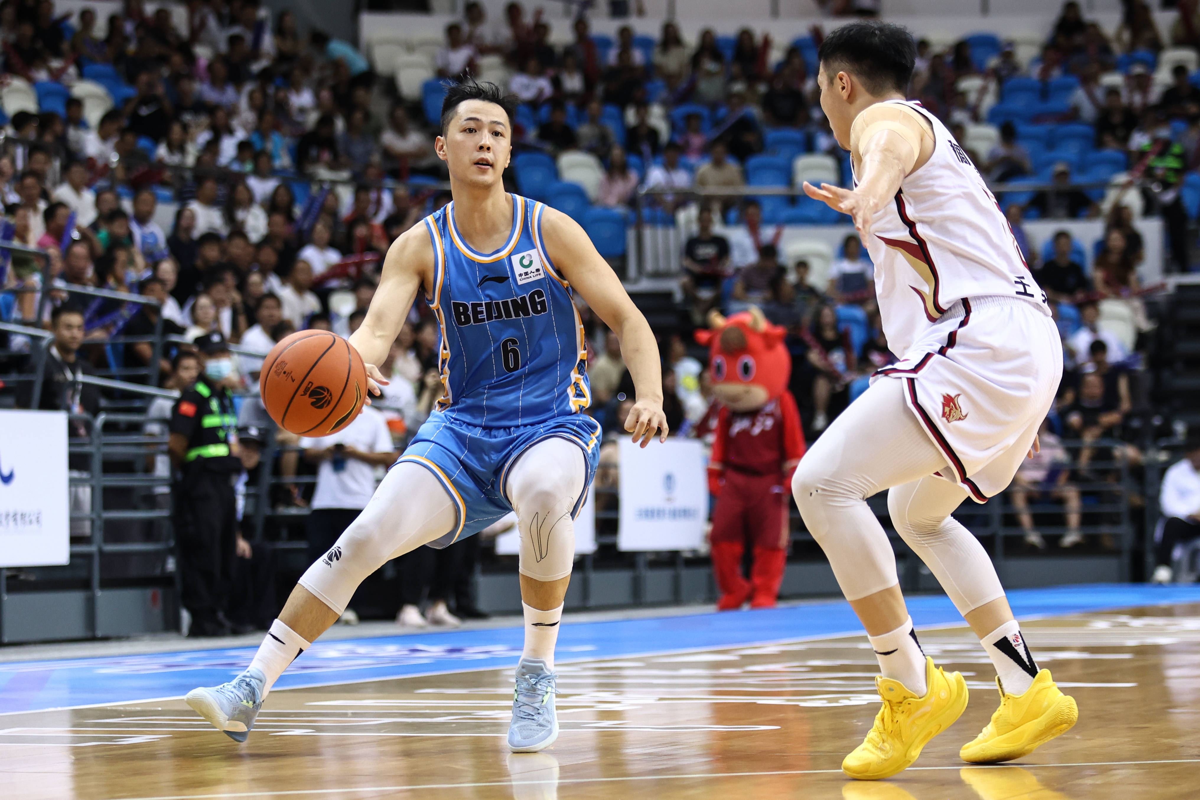 职业篮球联赛开启激烈角逐，精彩连连的简单介绍