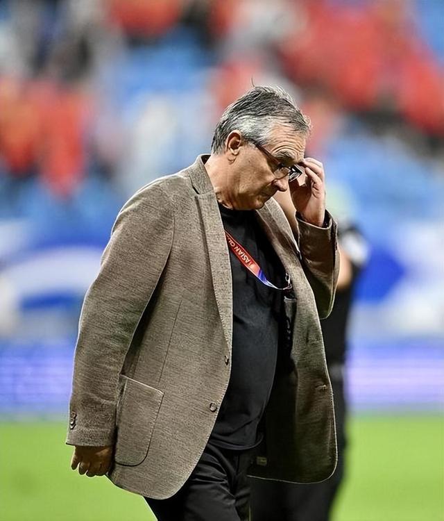 老将球员再度证明自己,带领球队逆转胜利 老将球员再度证明自己,带领球队逆转胜利