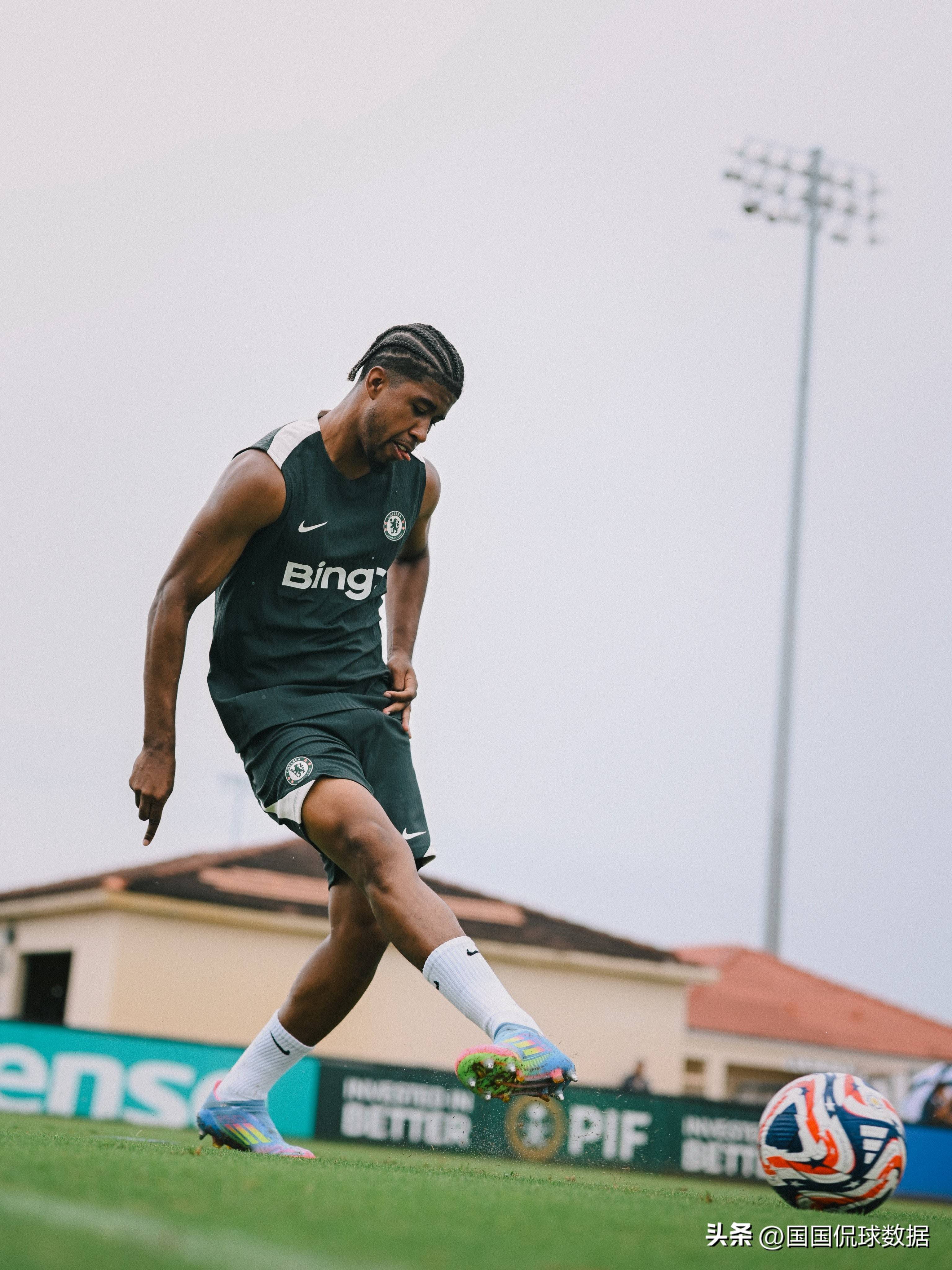 包含帕尔梅拉斯外援训练状态火热，世俱杯淘汰赛关键战的词条