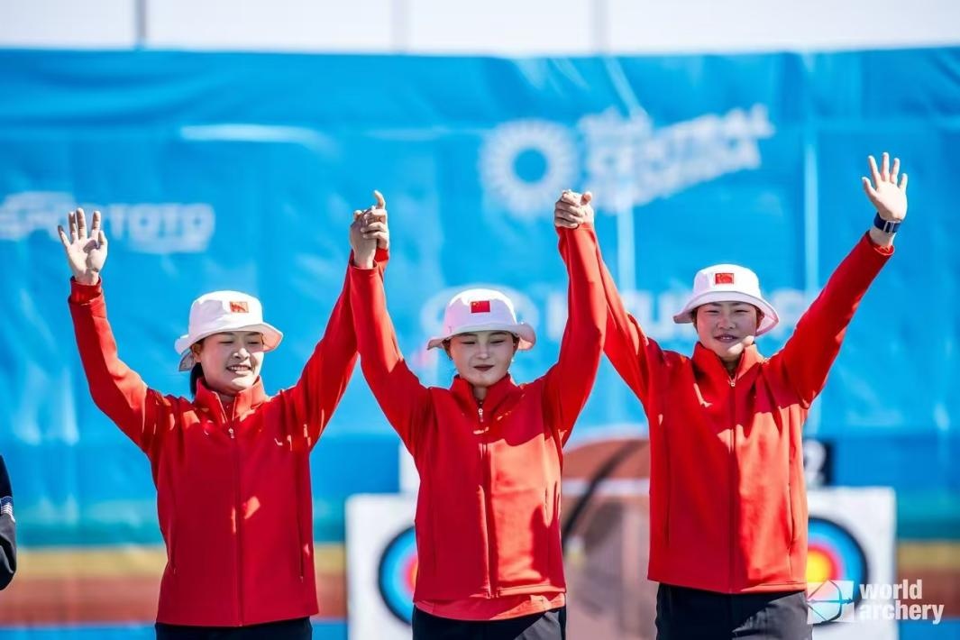 斯洛伐克女子射箭选手斩获冠军