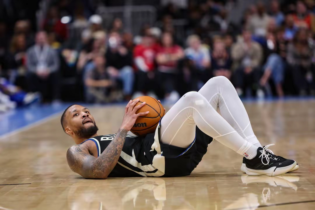 开拓者主场落败，利拉德孤军奋战无法扭转局势