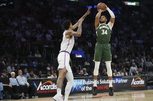 热火外线疯狂得分，轻松胜出比赛的简单介绍