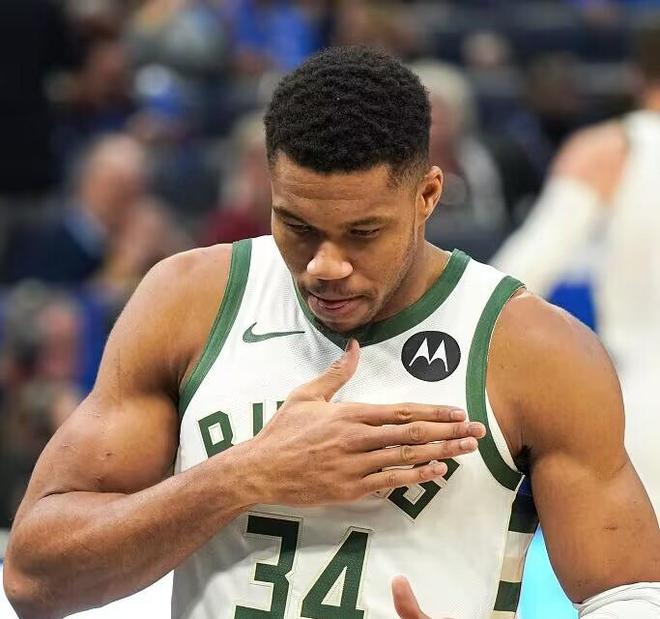 雄鹿轻取爵士,字母哥亮相空砍54分,助力球队领跑东部的简单介绍 雄鹿轻取爵士,字母哥亮相空砍54分,助力球队领跑东部的简单介绍