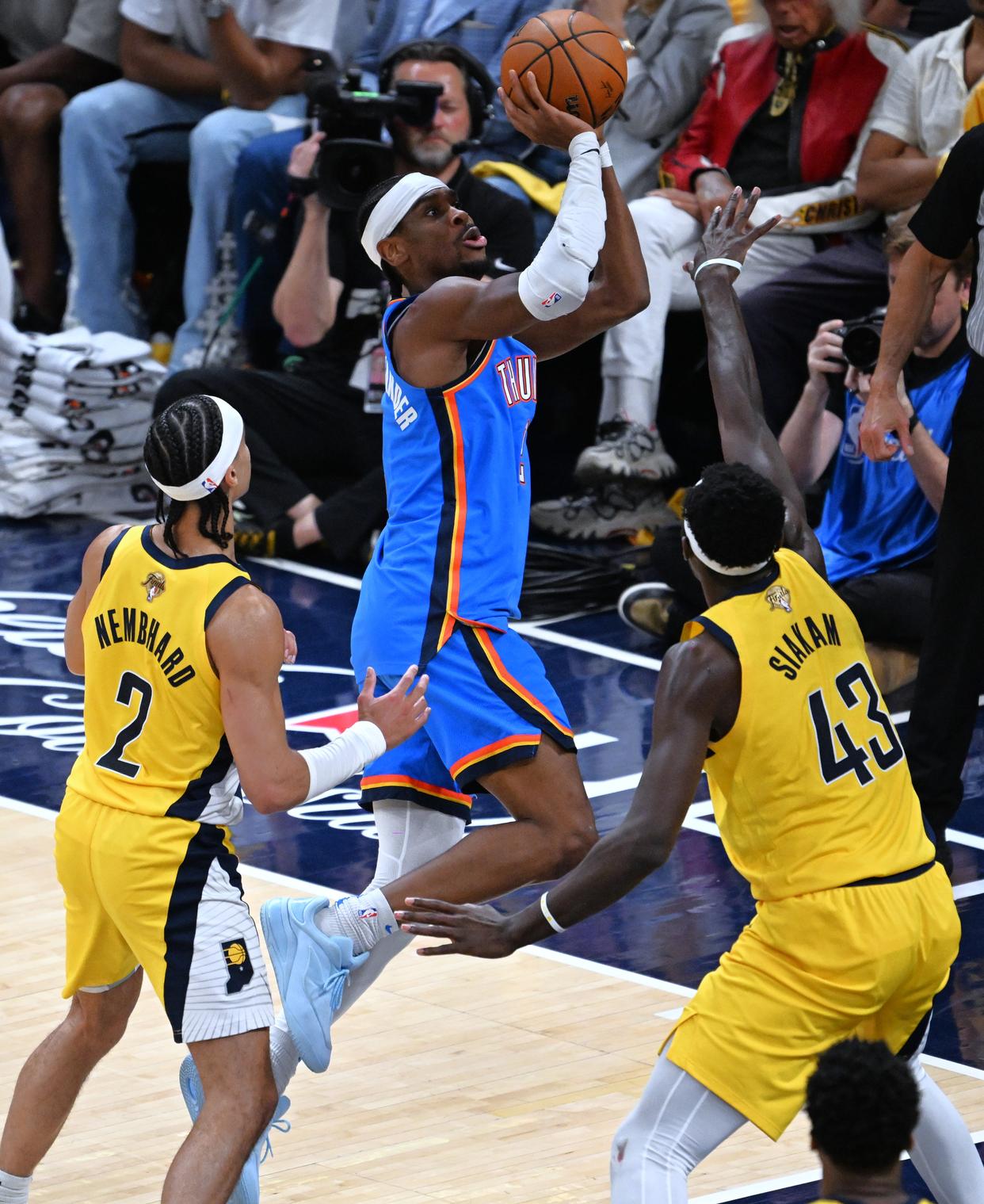 包含篮球比赛惊险生死战场高手云集的词条