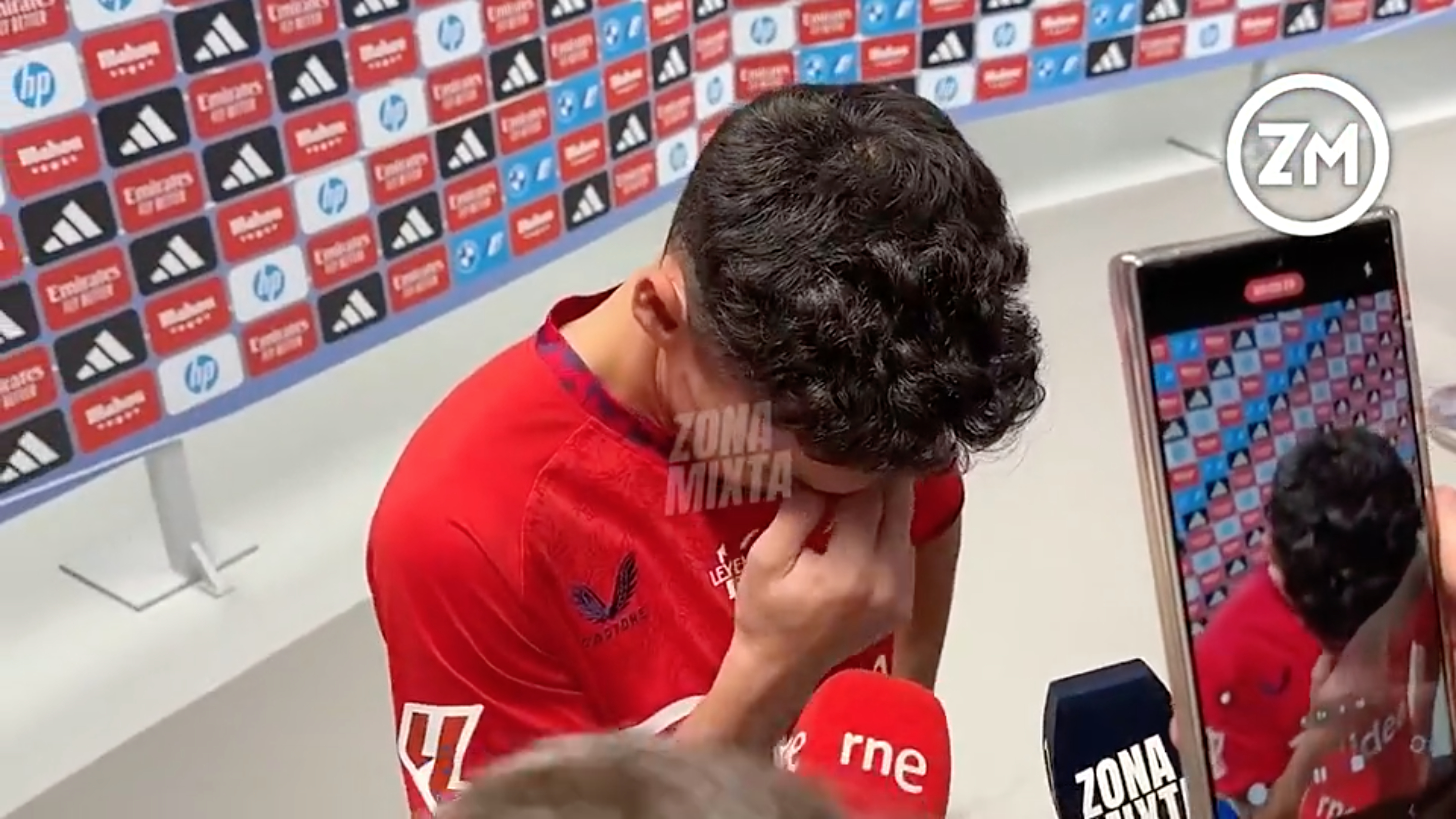 B体育体育官方-阿森纳主场告负，保级形势严峻